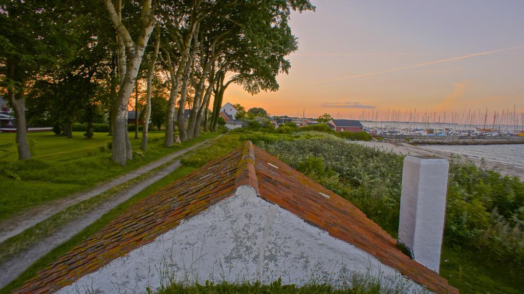 Ballen Badehotel Tranebjerg Kültér fotó